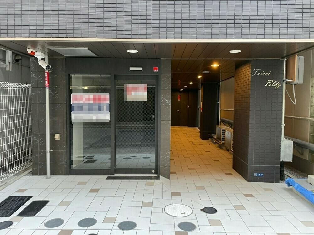 【建物外観】　１階店舗入口