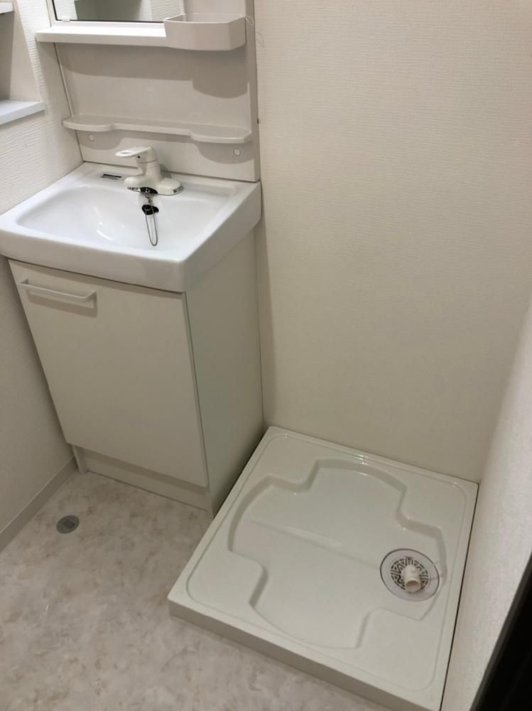 【洗面所】　独立洗面台・洗濯機置場