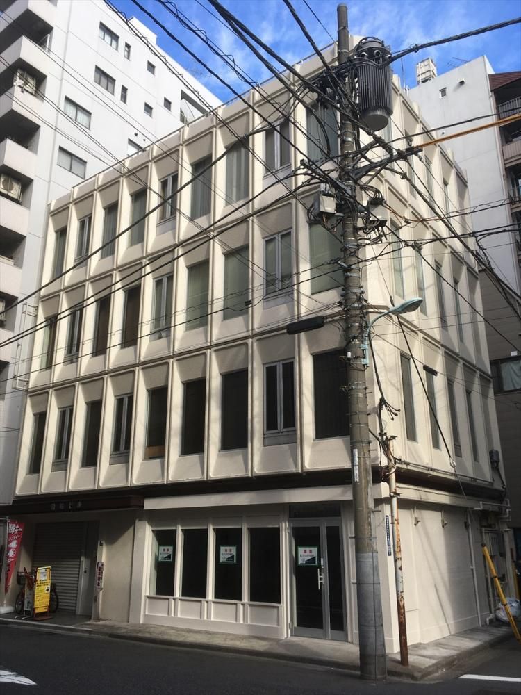 ���r���@