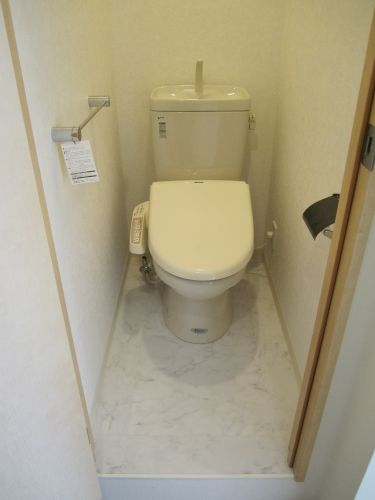 【トイレ】　暖房・温水洗浄便座付