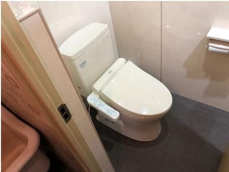 【トイレ】　2020年1月　女子トイレ温水洗浄便座付トイレ交換工事実施済